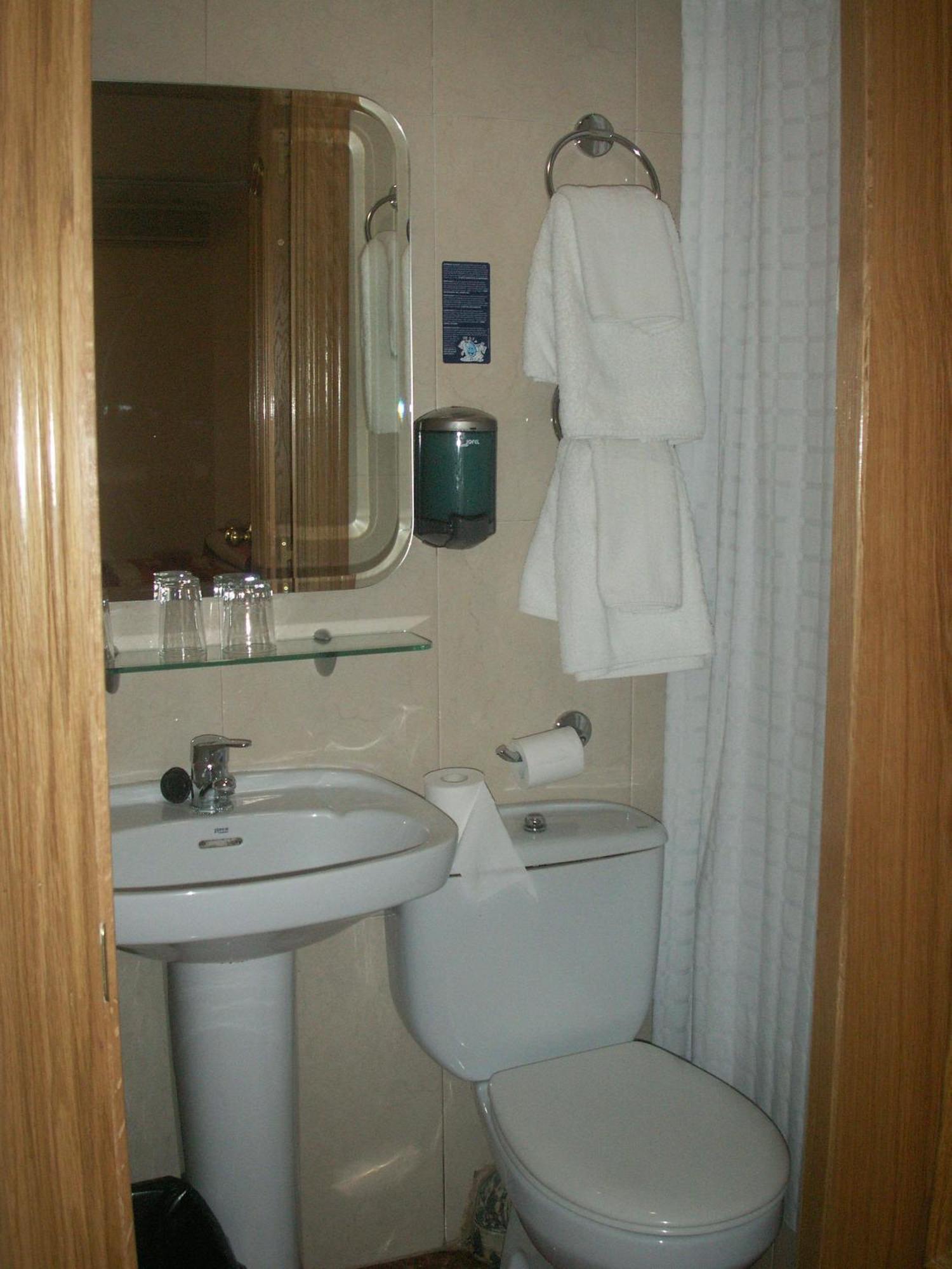 Hostal La Nava Madrid Dış mekan fotoğraf